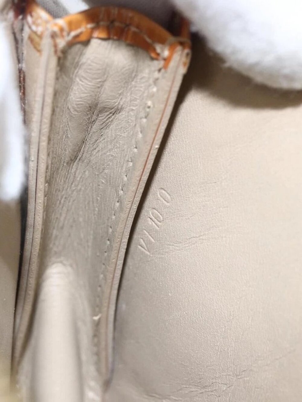 LOUIS VUITTON Monogram Vernis Lexington Accessory Pouch Beige M91010 Auth - Picture 14 of 15